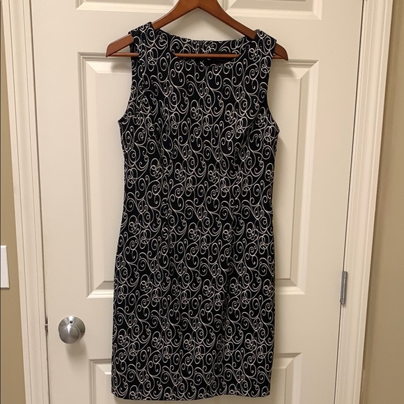 connected apparel Dresses & Skirts - connected apparel Black Sleeveless Sheath Dress with White Swirl Pattern